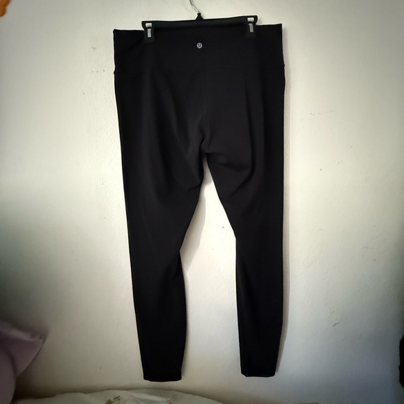 Lululemon Black Wonder under Leggings 28’ inseam - Picture 3 of 3